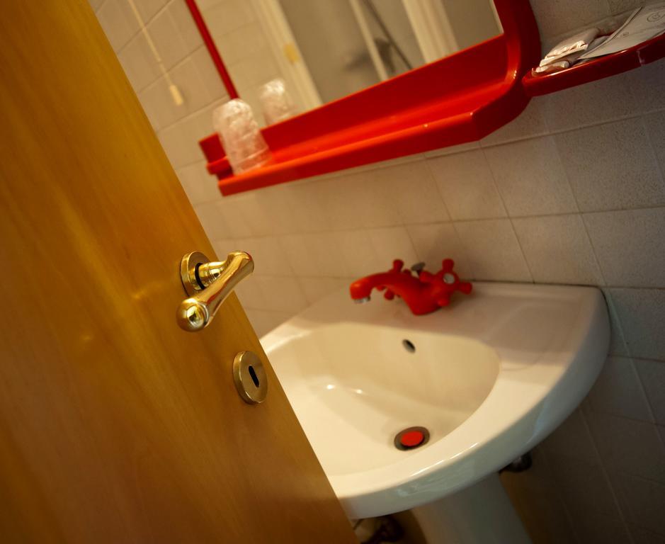 Albergo Magrini Della Genga Genga  Habitación foto