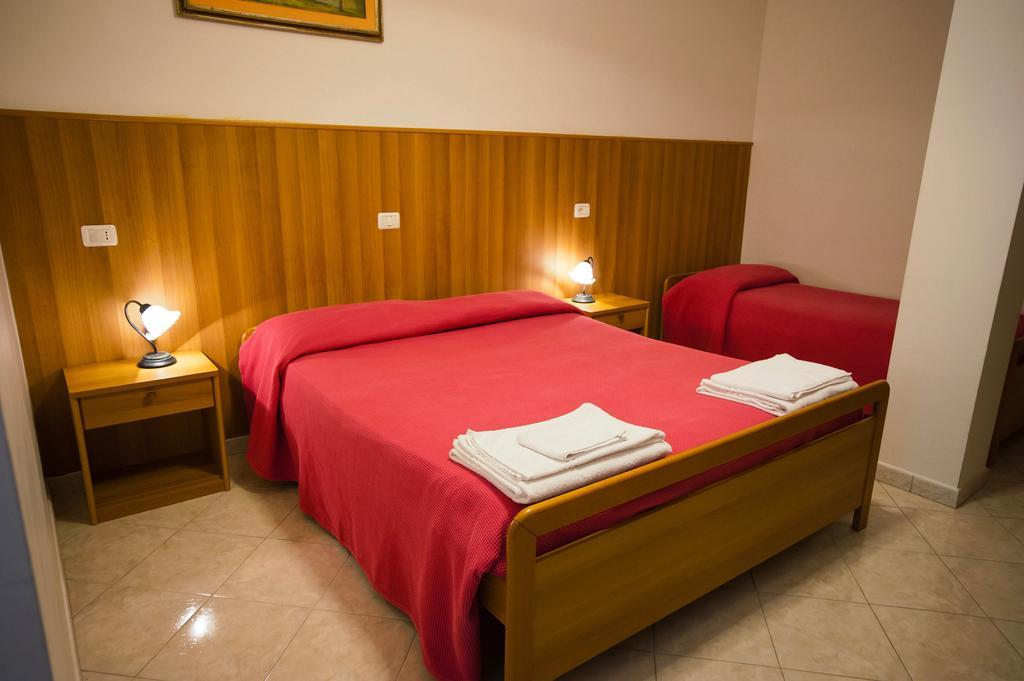 Albergo Magrini Della Genga Genga  Habitación foto