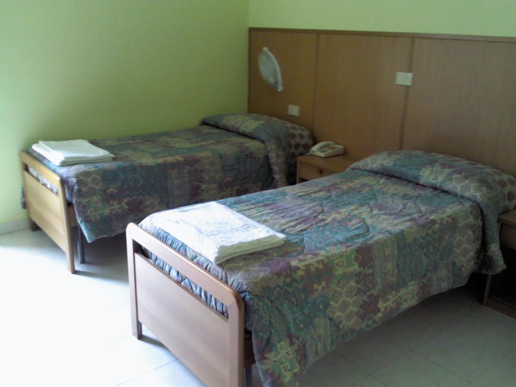 Albergo Magrini Della Genga Genga  Habitación foto